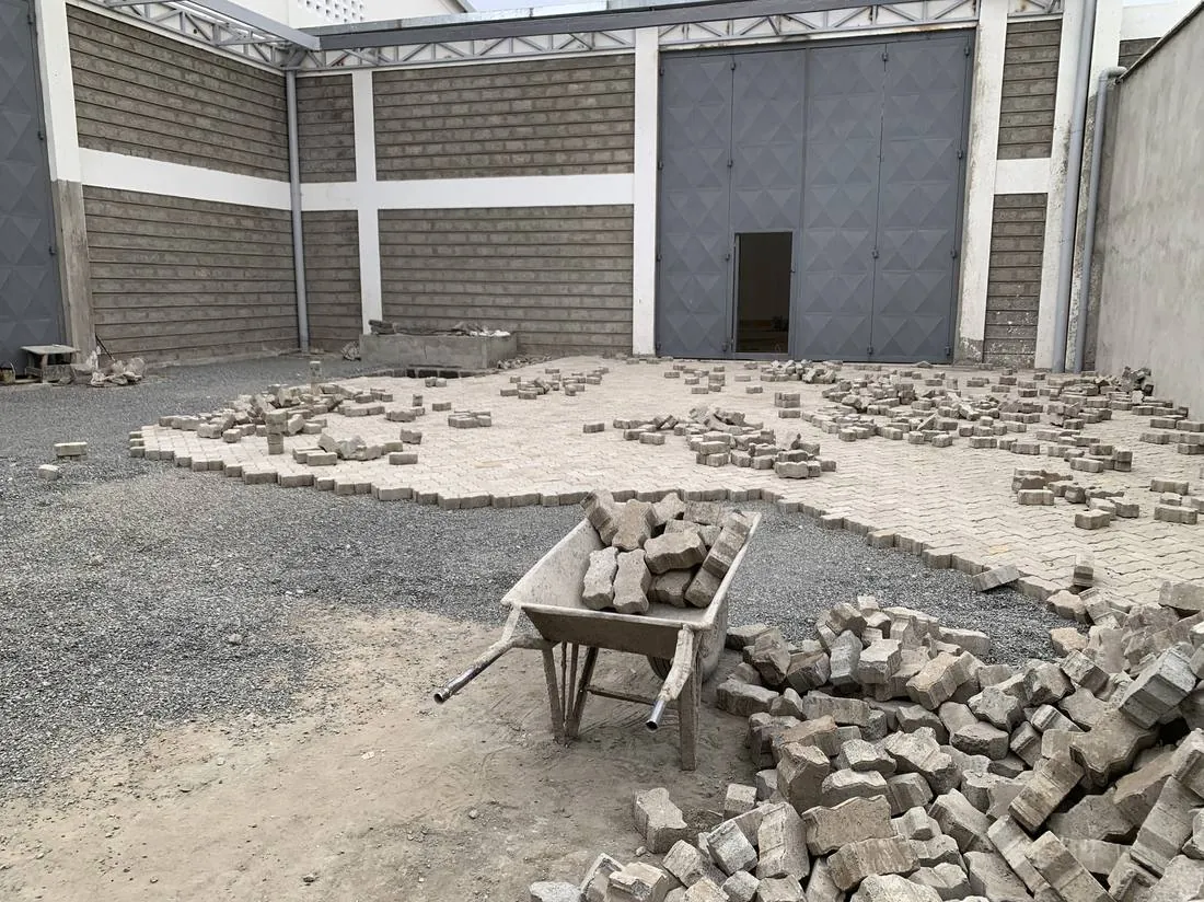 Amalia Apartments: Courtyard Paving